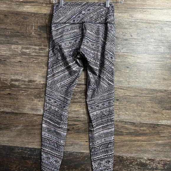 Lululemon Athletica Geometric Pattern Black White Blue Pink Full Length Leggings - Picture 1 of 9